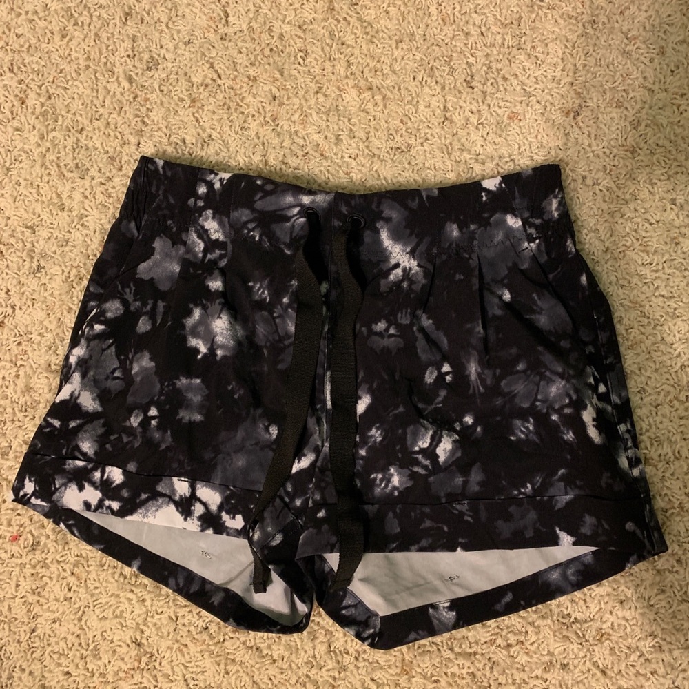 Lulelemon shorts